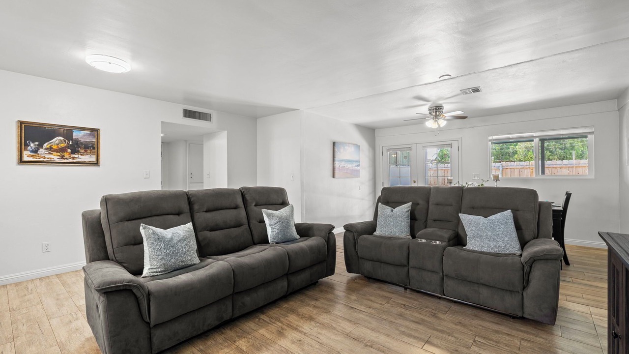 Photo of Livingroom in Pumpkin Center