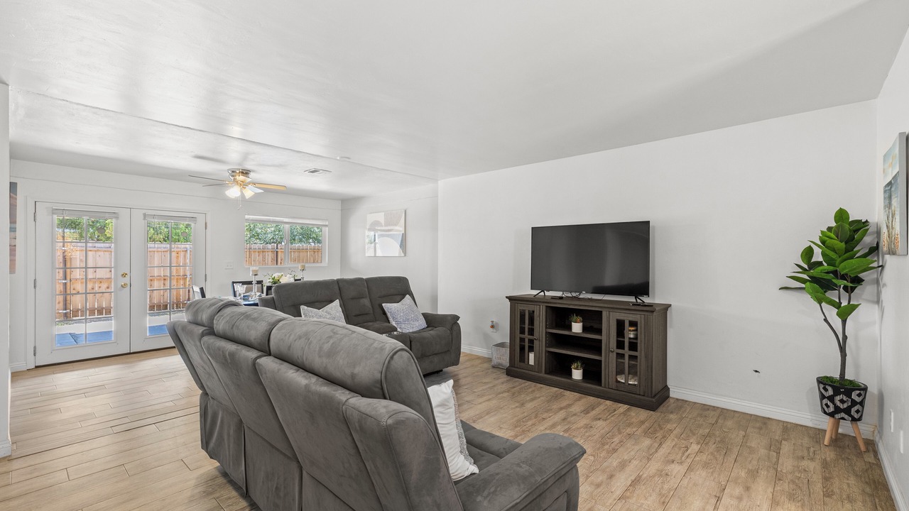 Photo of Livingroom in Pumpkin Center