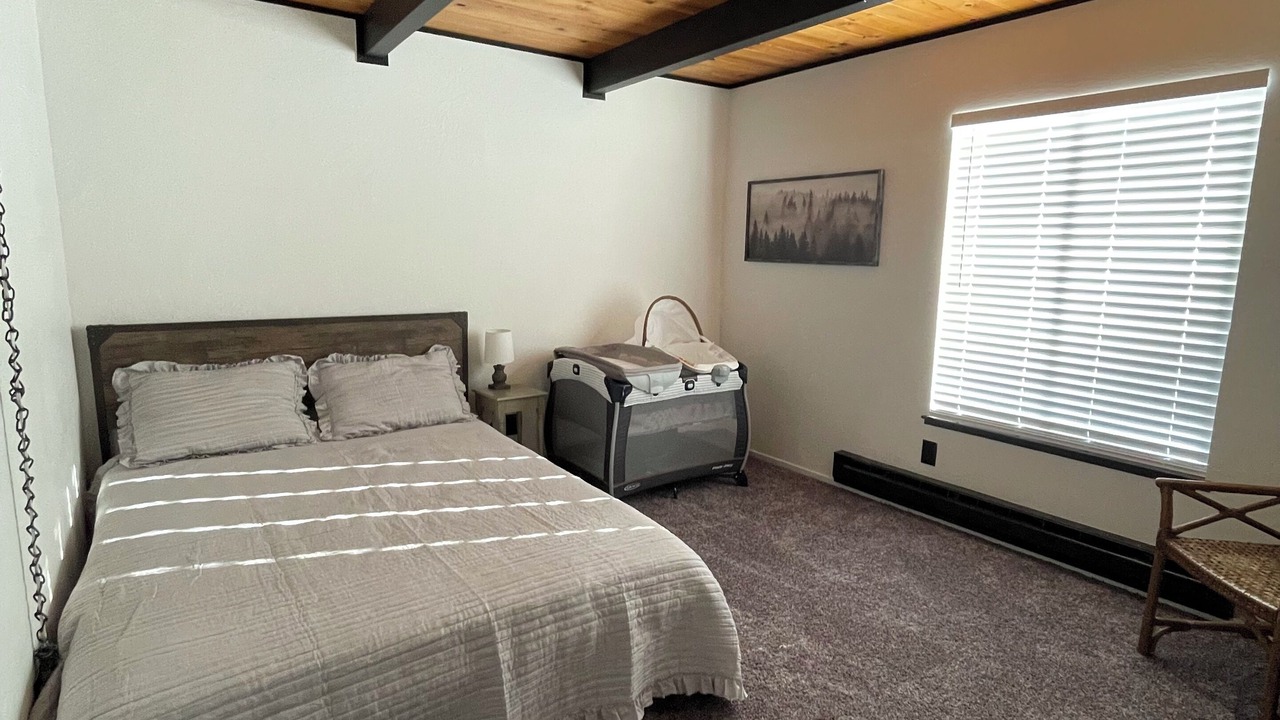 Photo of Bedroom in Groveland