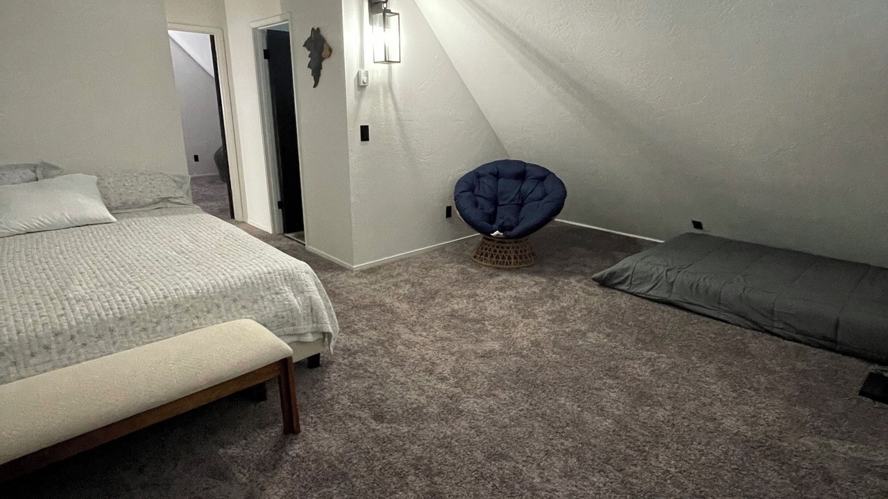 Photo of Bedroom in Groveland