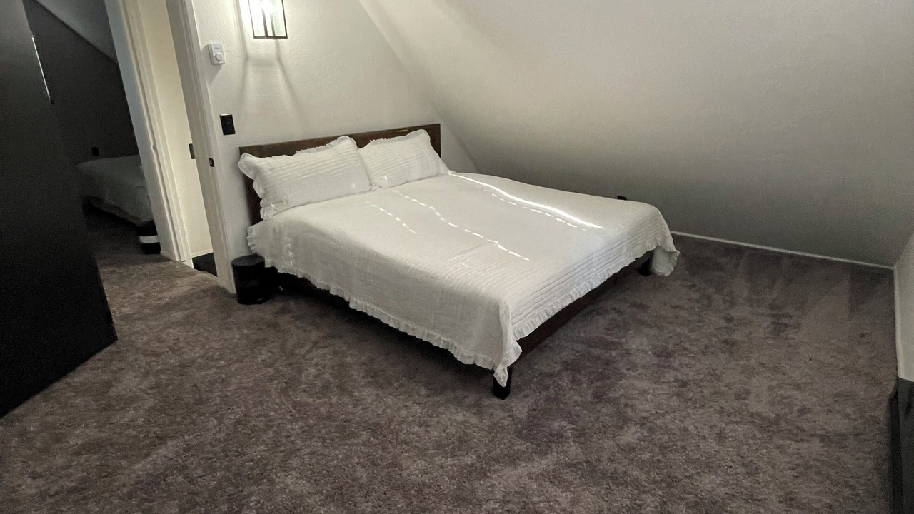 Photo of Bedroom in Groveland