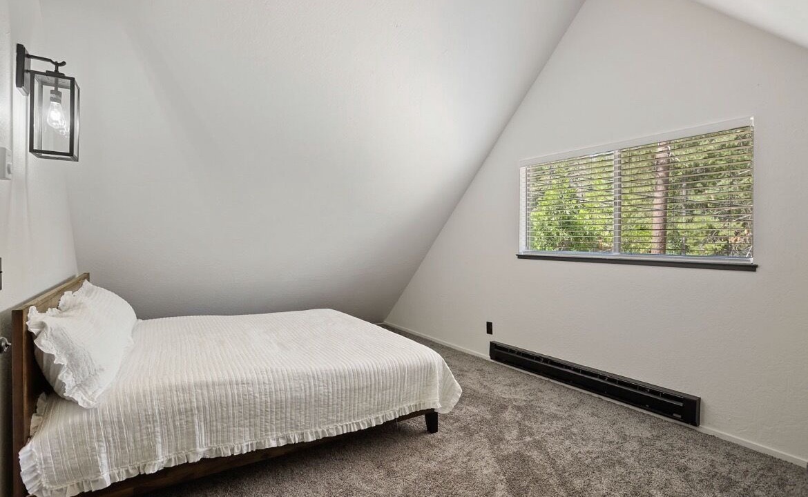Photo of Bedroom in Groveland