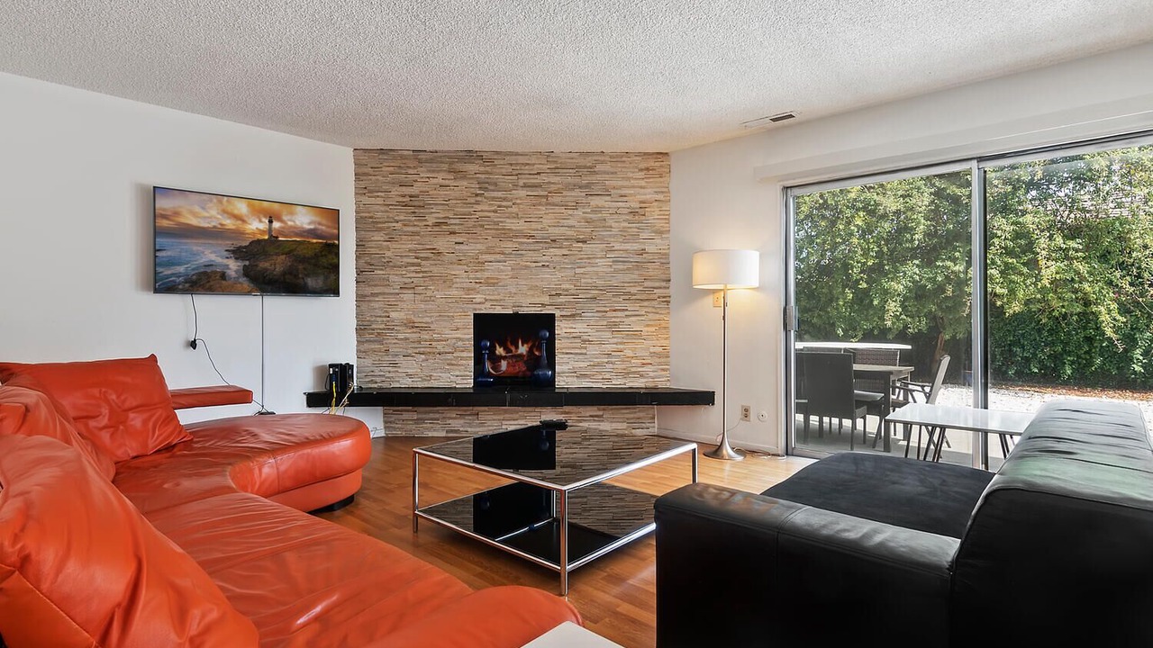 Photo of Livingroom in Valley Glen