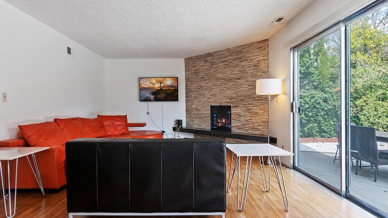 Photo of Livingroom in Valley Glen