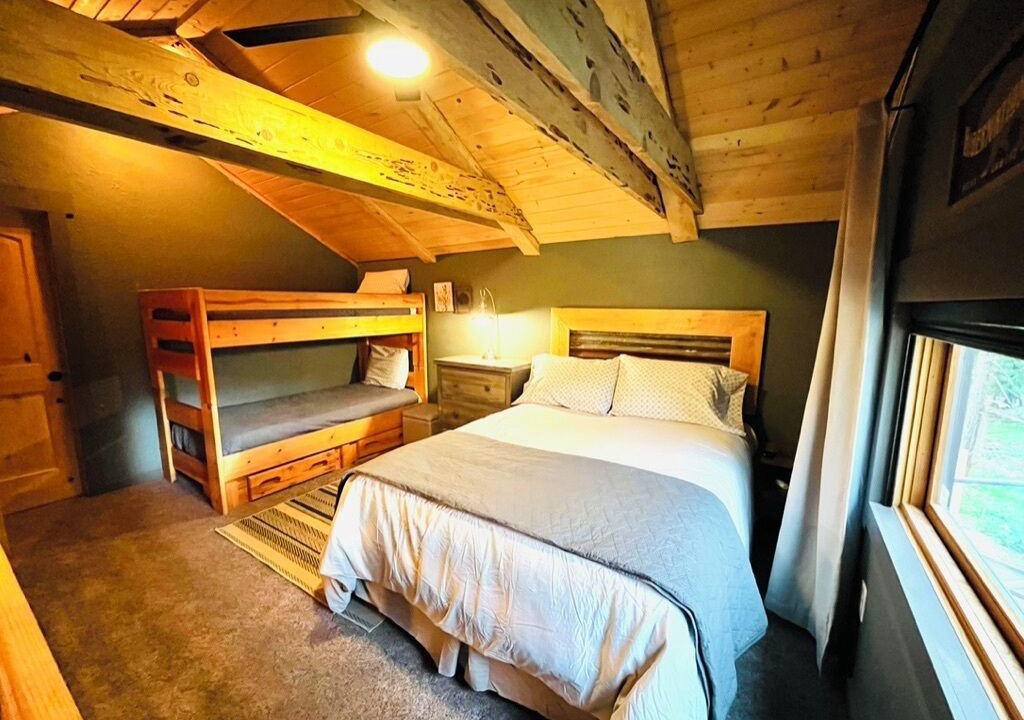 Photo of Bedroom in Mount Shasta