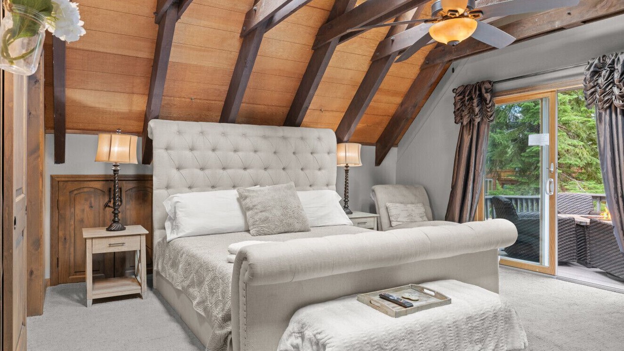 Photo of Bedroom in Country Club Estates