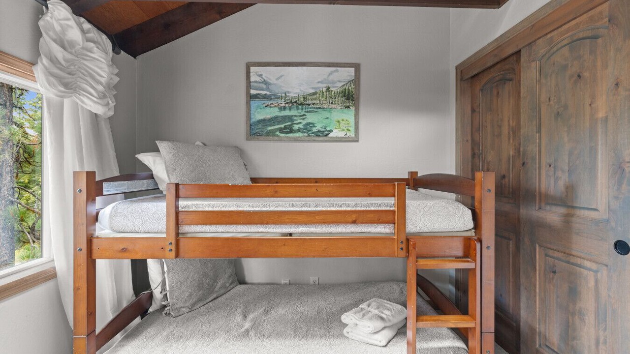 Photo of Bedroom in Country Club Estates