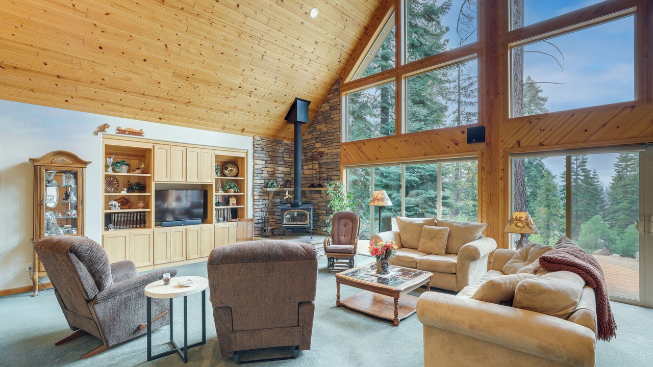 Photo of Bedroom in Lake Almanor West