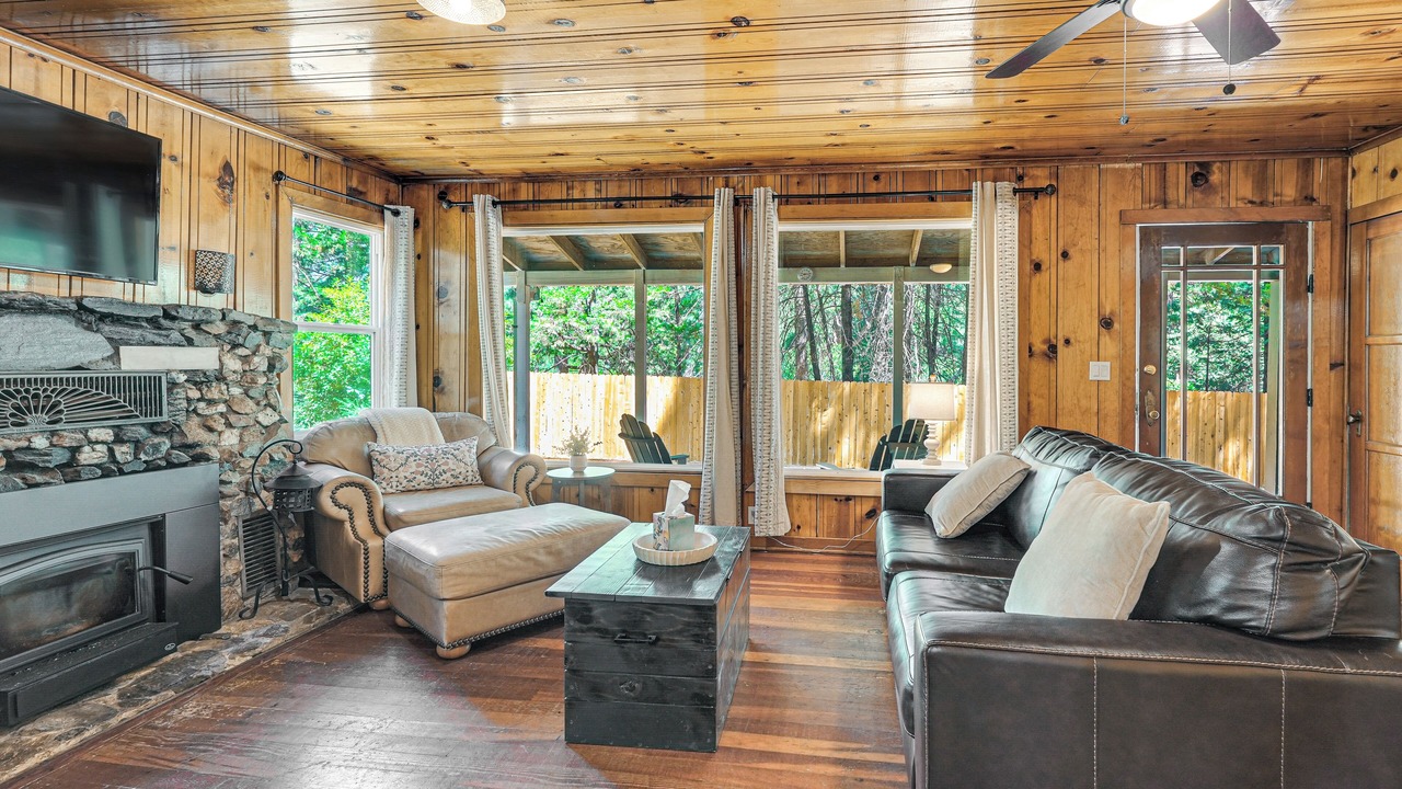 Photo of Livingroom in Forest Meadows