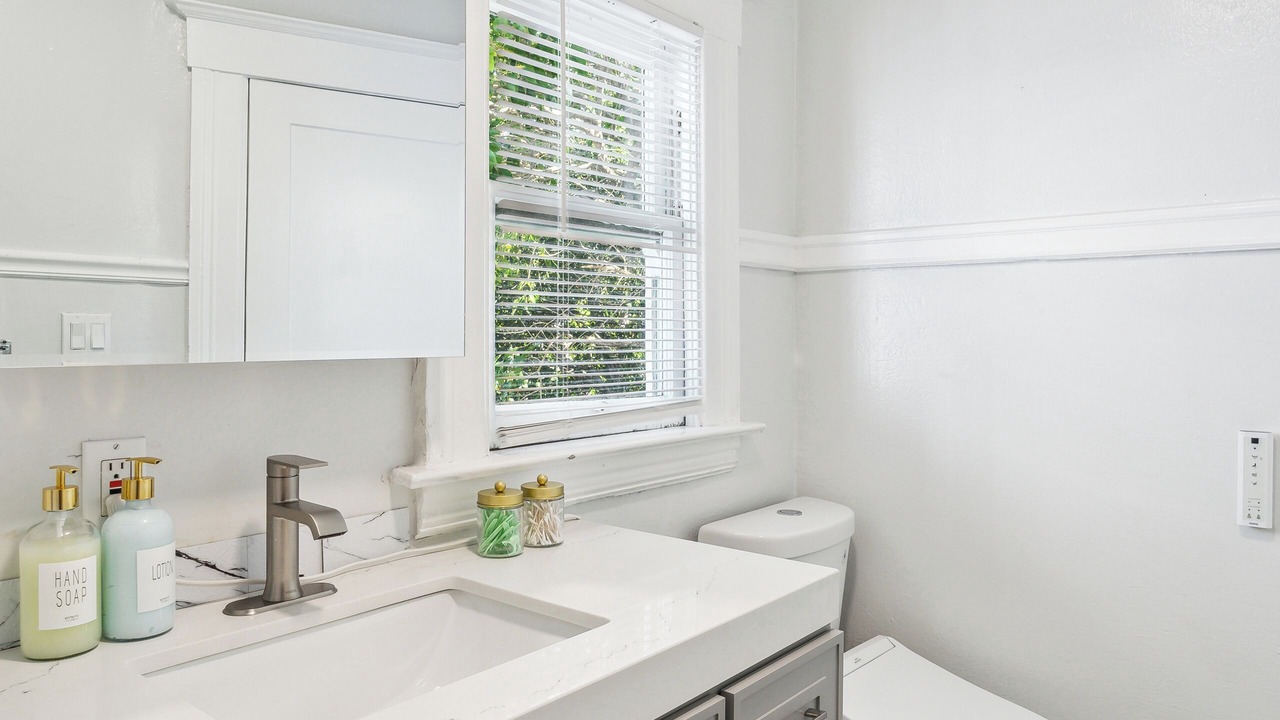 Photo of Bathroom in Piedmont Avenue