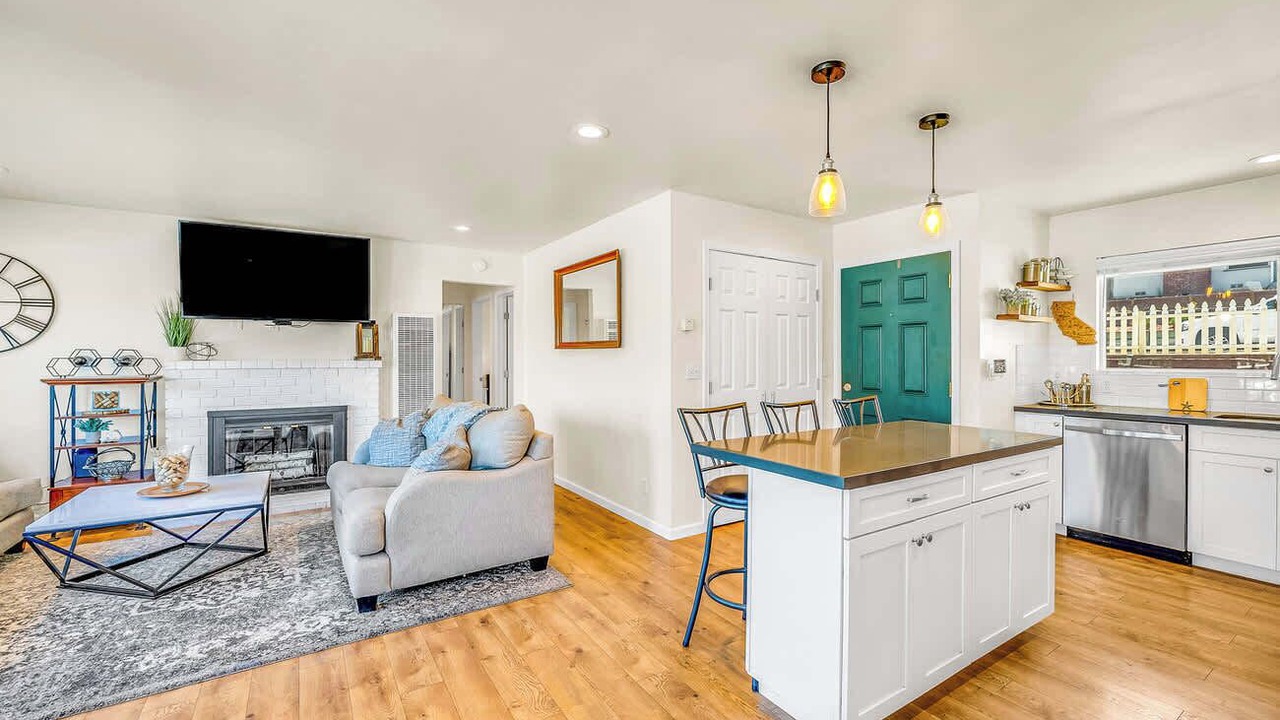 Photo of Bedroom in Del Rey Oaks