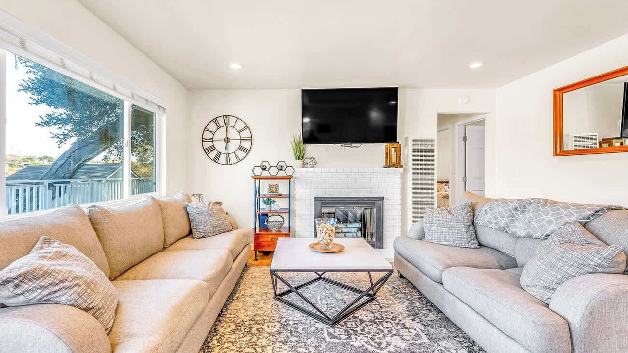 Photo of Livingroom in Del Rey Oaks