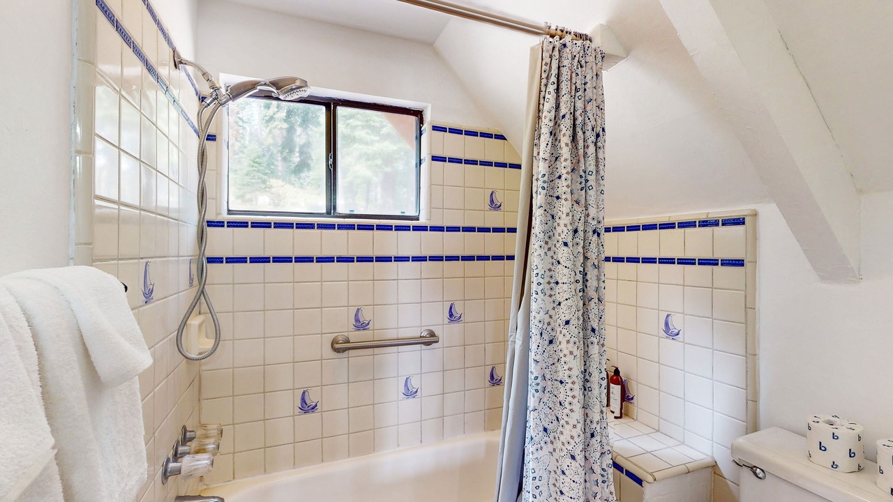 Photo of Bathroom in Tahoma