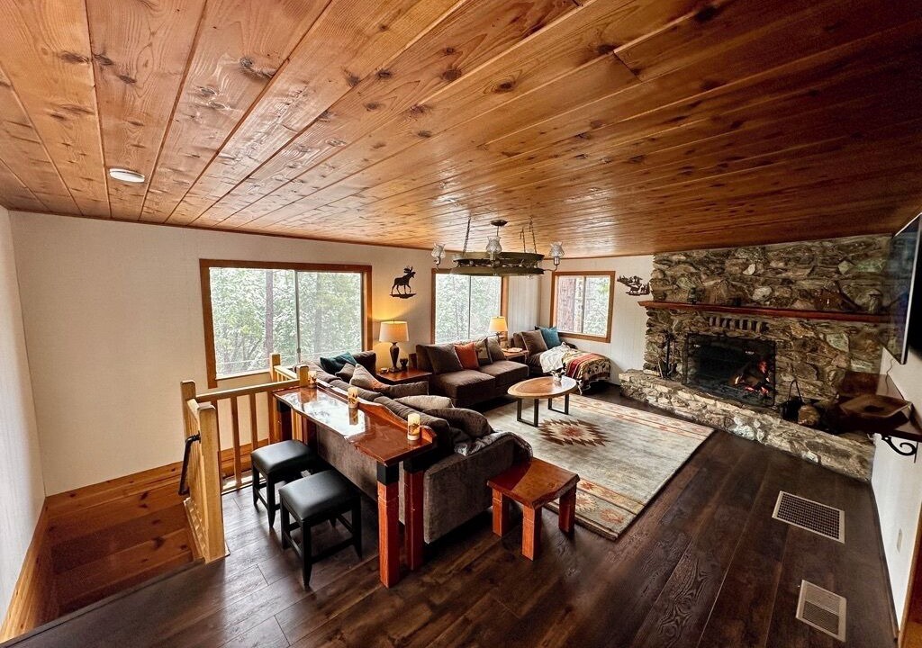 Photo of Livingroom in Oakhurst