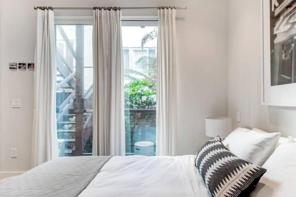 Photo of Bedroom in Hayes Valley