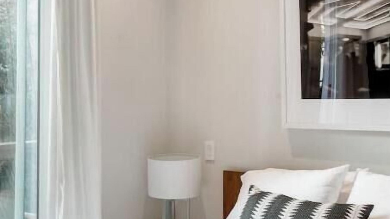 Photo of Bedroom in Hayes Valley