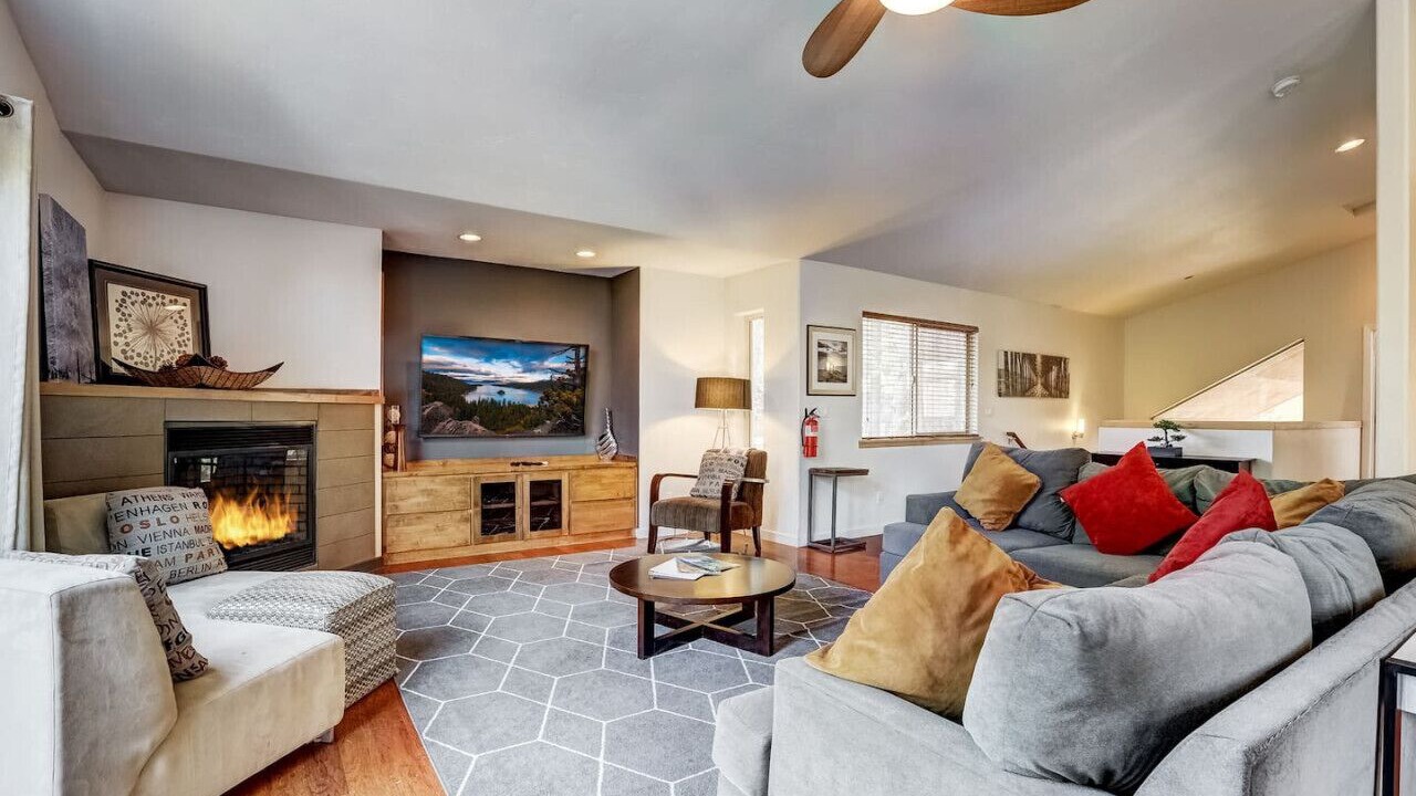 Photo of Livingroom in Black Bart