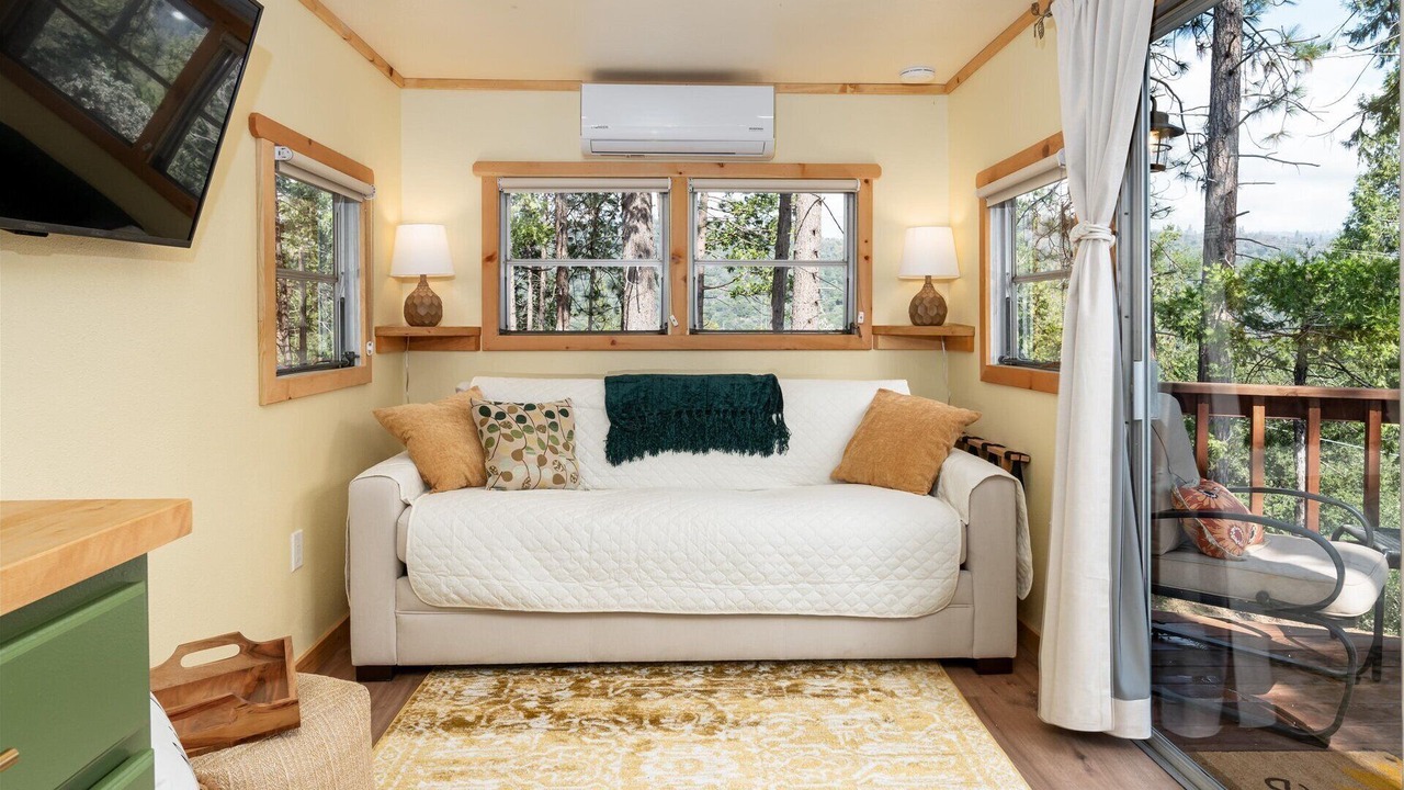 Photo of Livingroom in Oakhurst