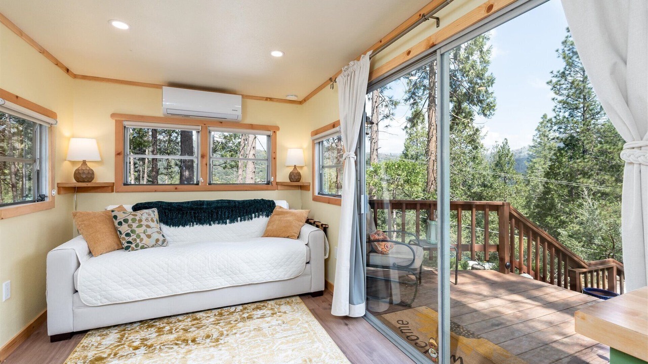 Photo of Livingroom in Oakhurst