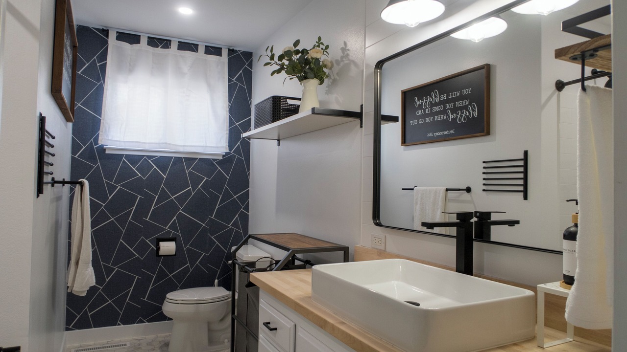 Photo of Bathroom in Raisin