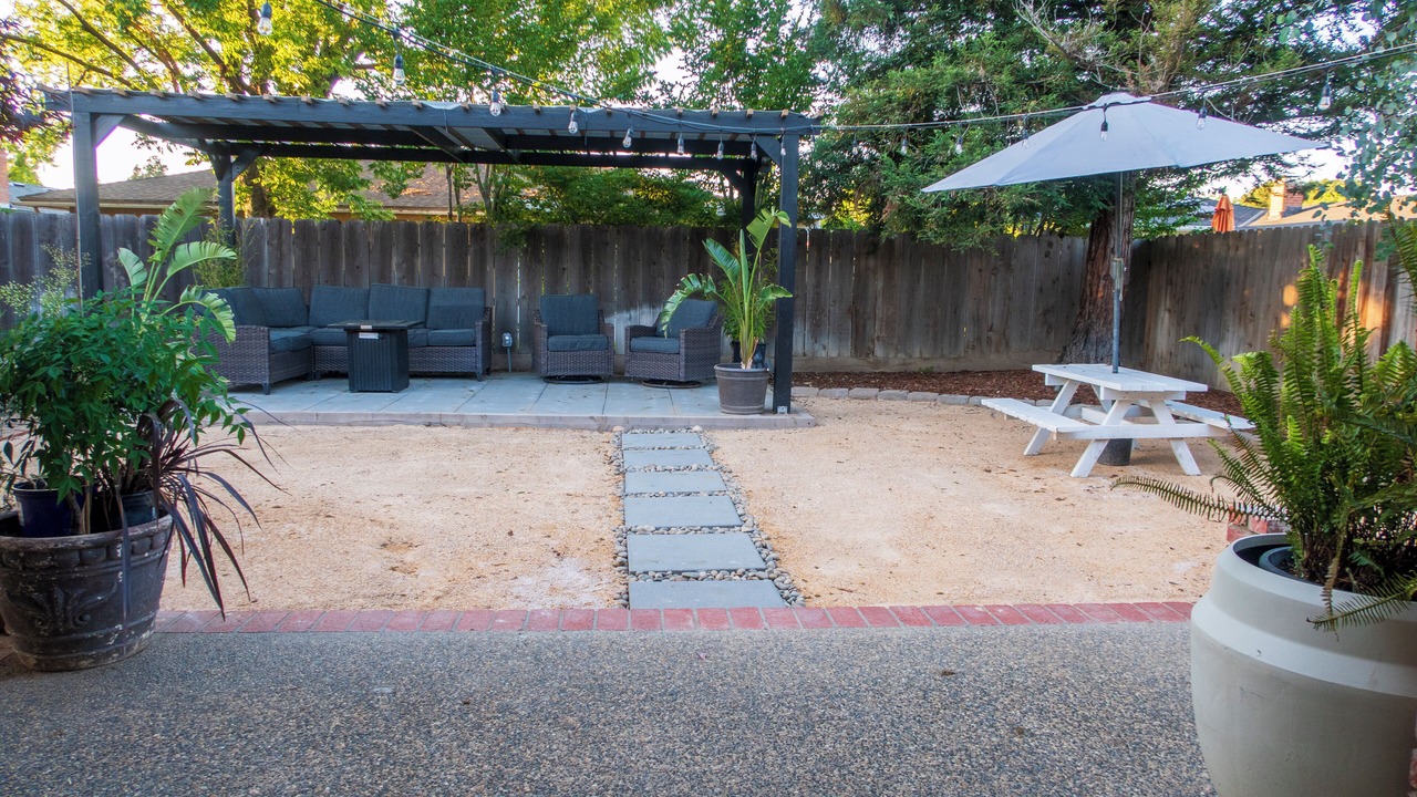 Photo of Outdoor in Raisin