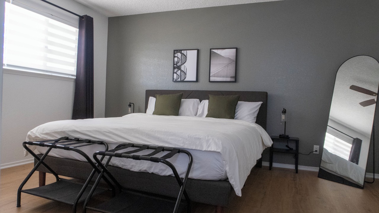 Photo of Bedroom in Raisin