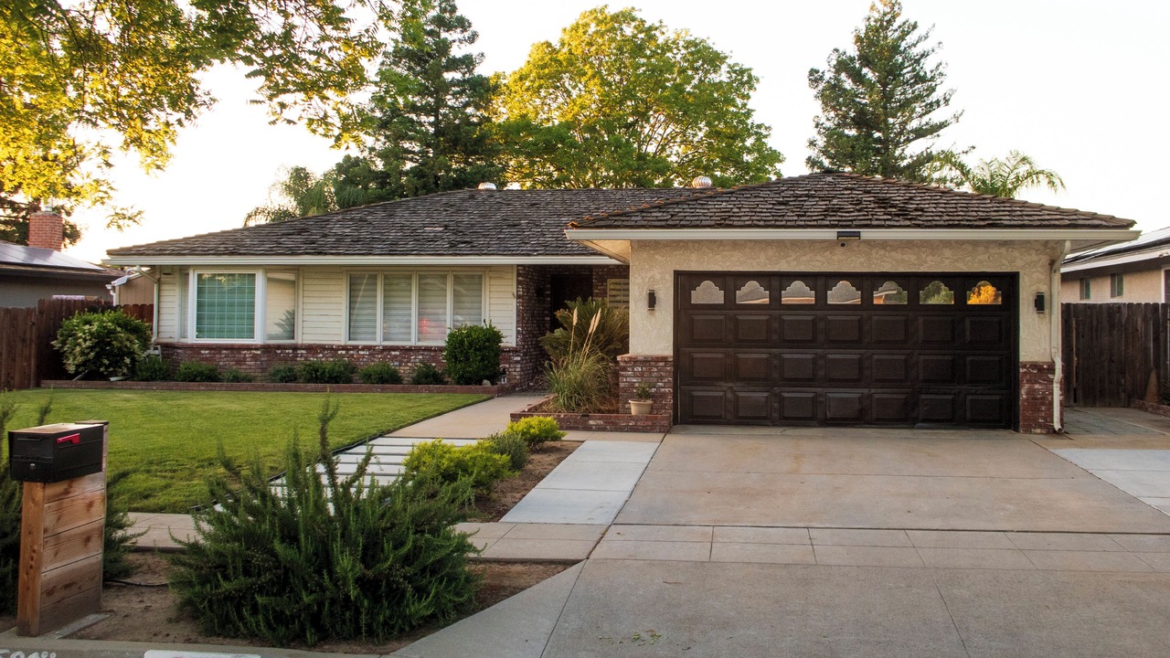 Photo of Outdoor in Raisin