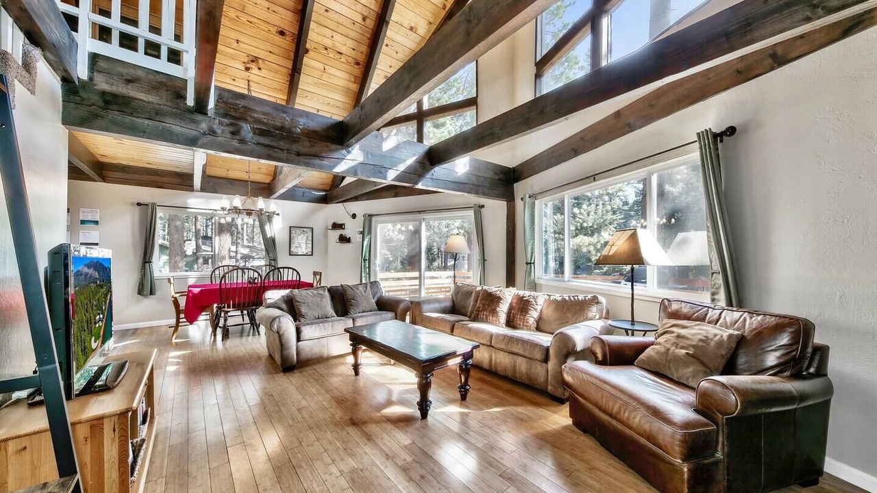 Photo of Livingroom in Pioneer Trail