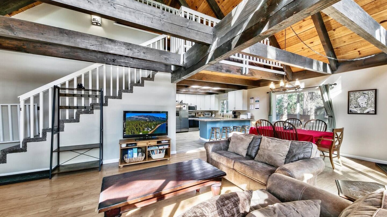 Photo of Livingroom in Pioneer Trail