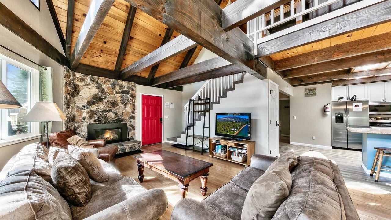 Photo of Livingroom in Pioneer Trail