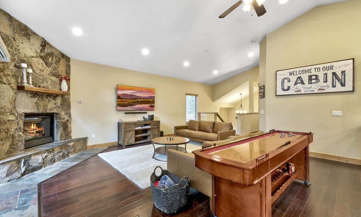 Photo of Livingroom in Pioneer Trail