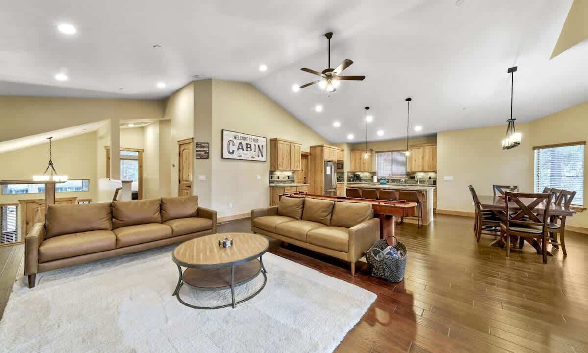 Photo of Livingroom in Pioneer Trail