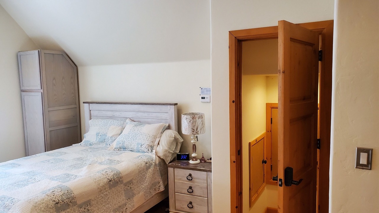Photo of Bedroom in Atascadero