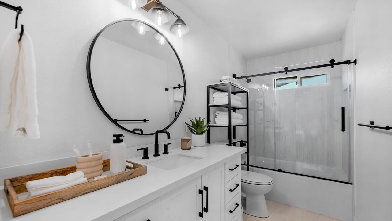 Photo of Bathroom in Raisin