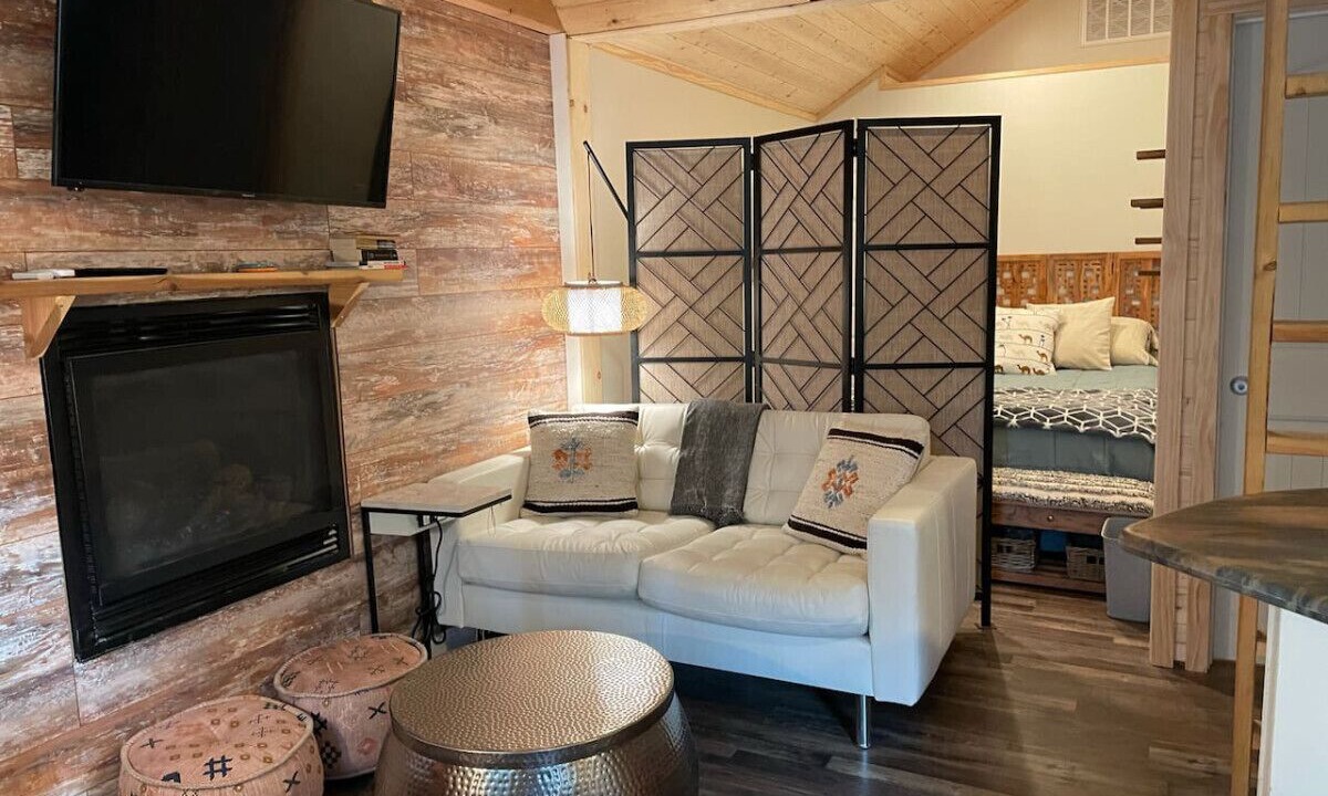 Photo of Livingroom in Arrowhead Villas