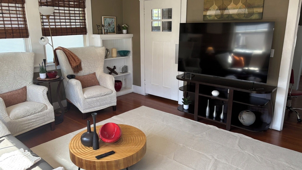 Photo of Livingroom in East Palo Alto