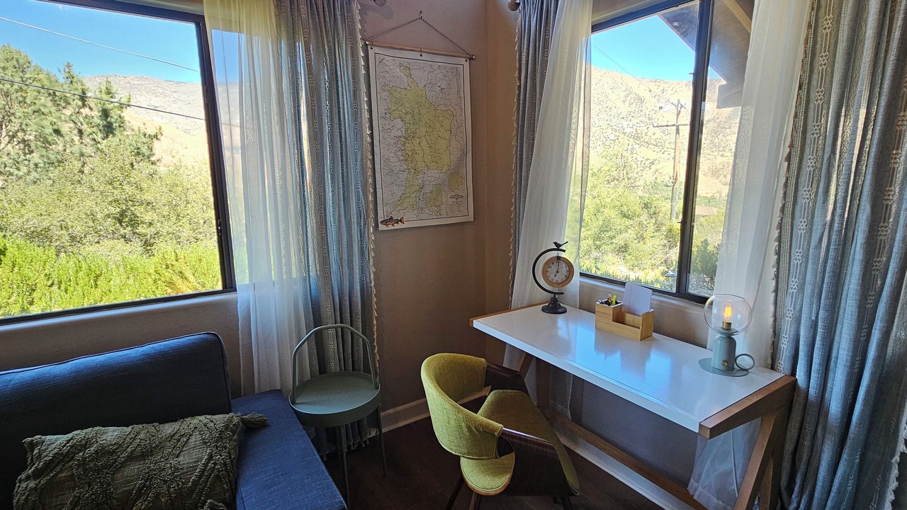 Photo of Livingroom in Kernville