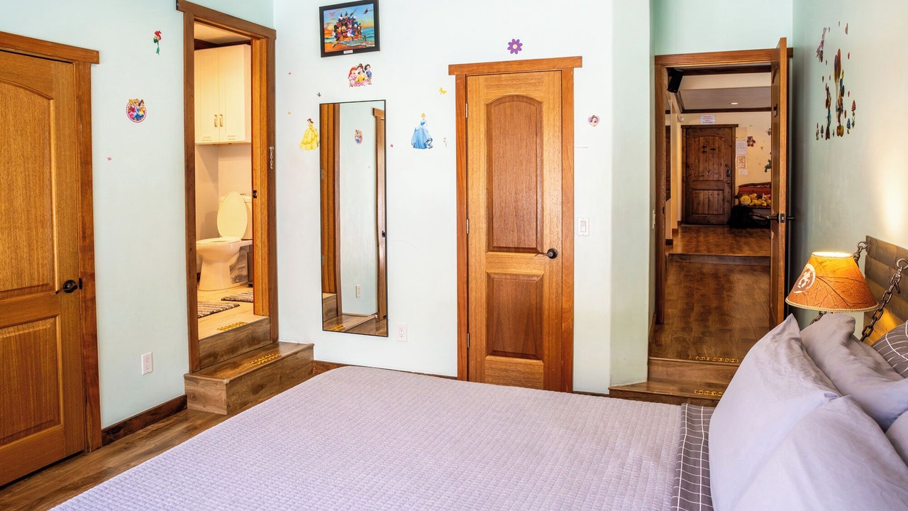 Photo of Bedroom in Anaheim Colony Historic District