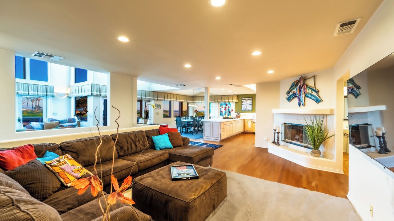 Photo of Livingroom in Pierpont Bay