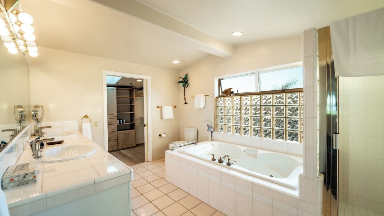 Photo of Bathroom in Pierpont Bay