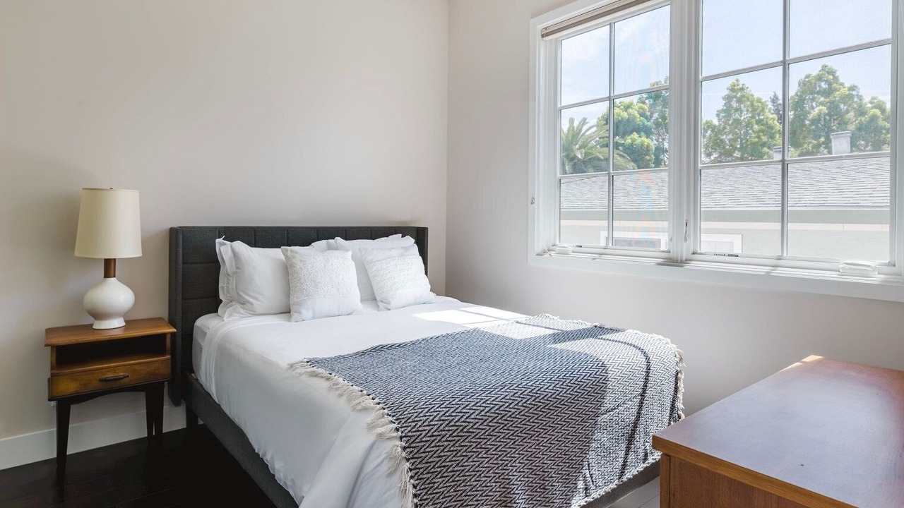 Photo of Bedroom in Downtown Burlingame