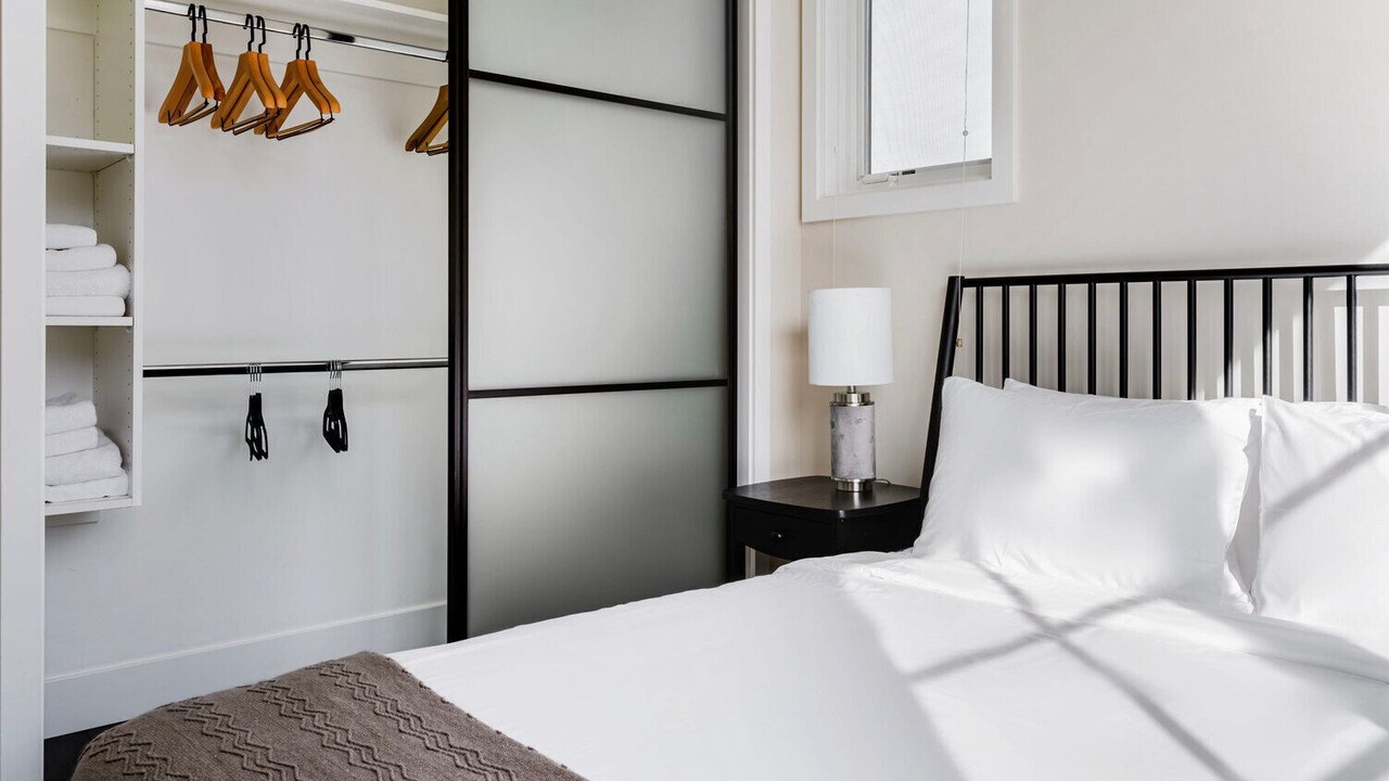 Photo of Bedroom in Downtown Burlingame