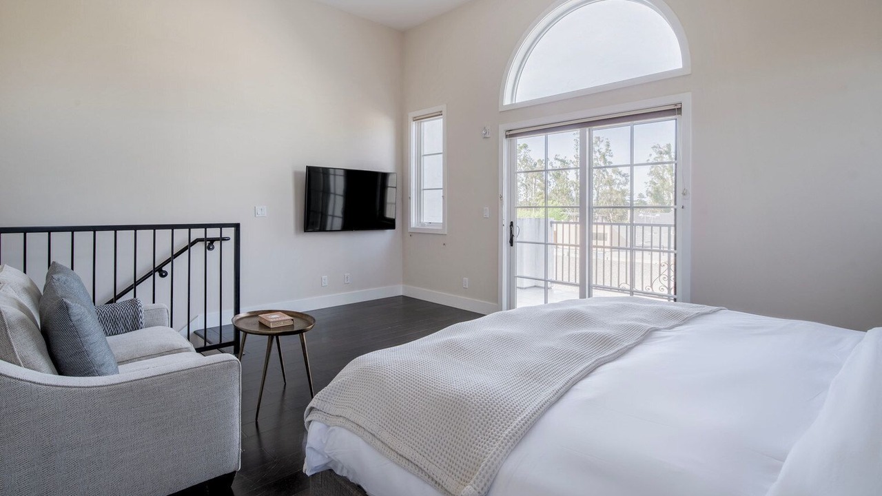 Photo of Bedroom in Downtown Burlingame