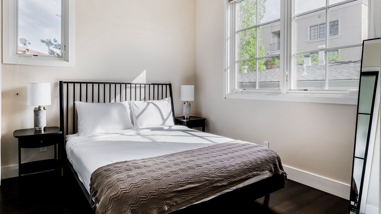 Photo of Bedroom in Downtown Burlingame