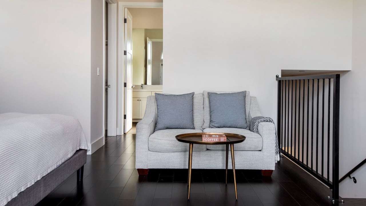 Photo of Bedroom in Downtown Burlingame