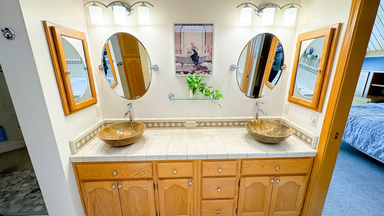 Photo of Bathroom in Groveland