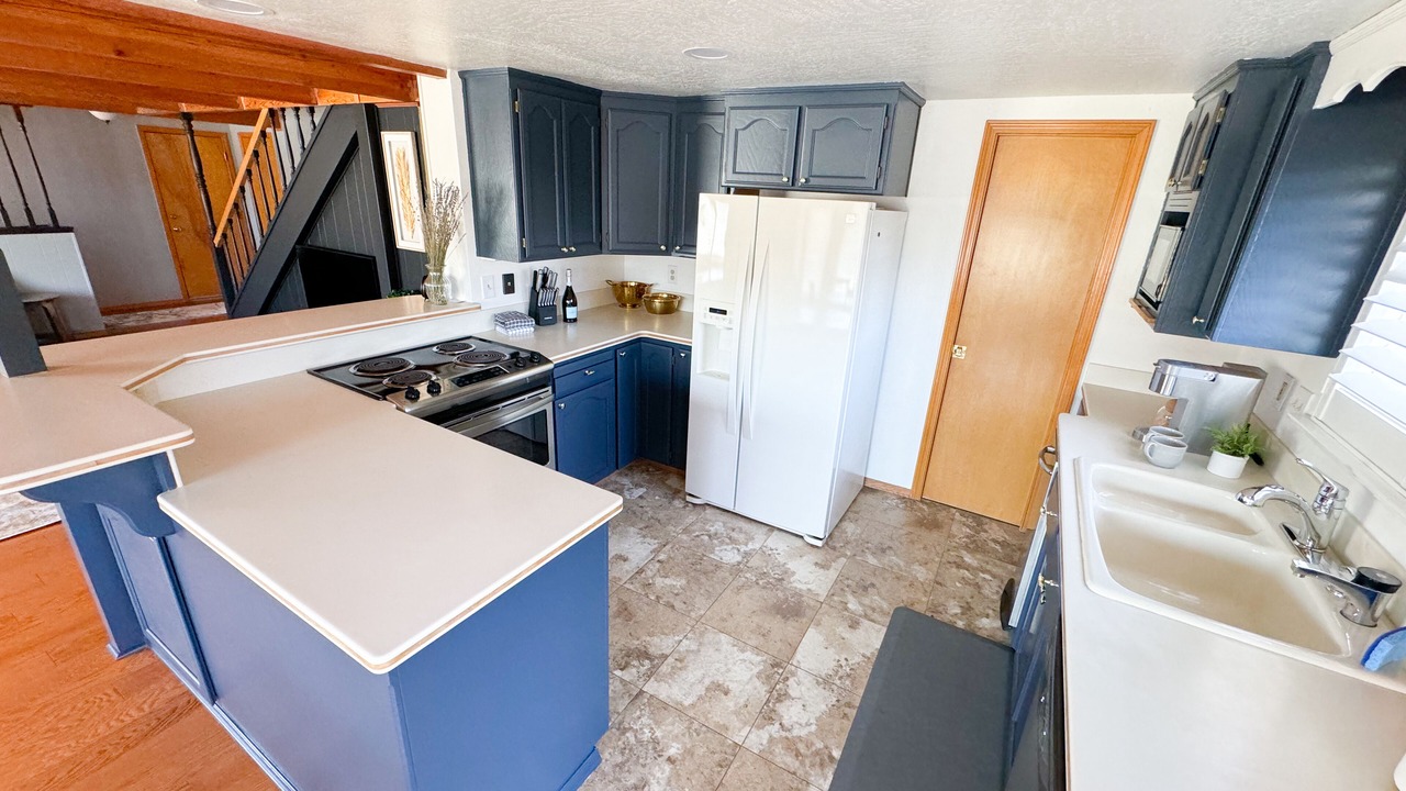 Photo of Kitchen in Groveland