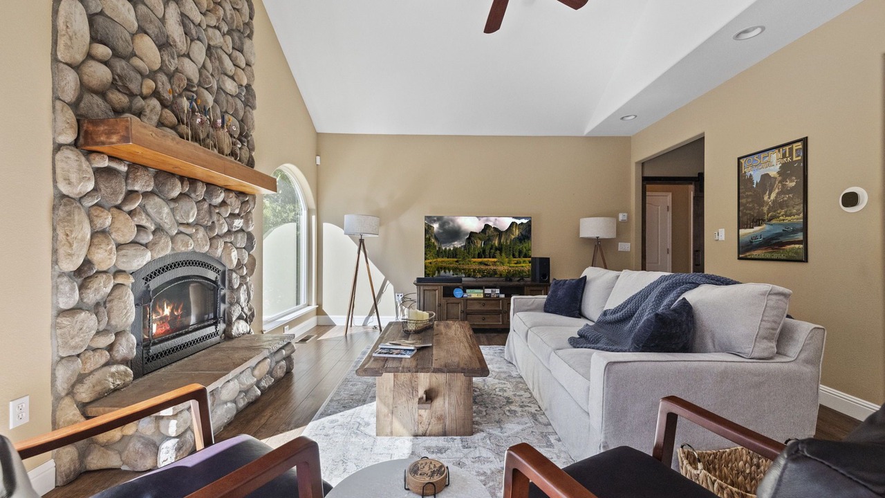 Photo of Livingroom in Twain Harte