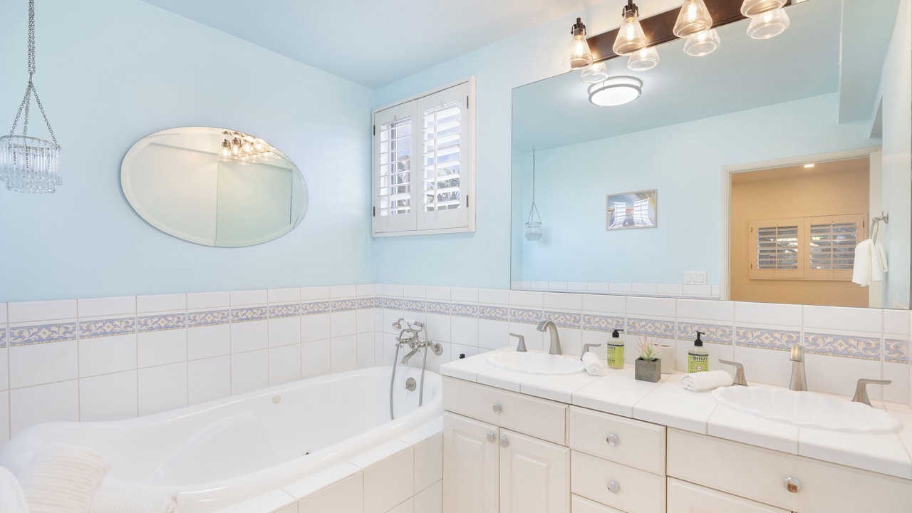 Photo of Bathroom in Hollywood Hills West