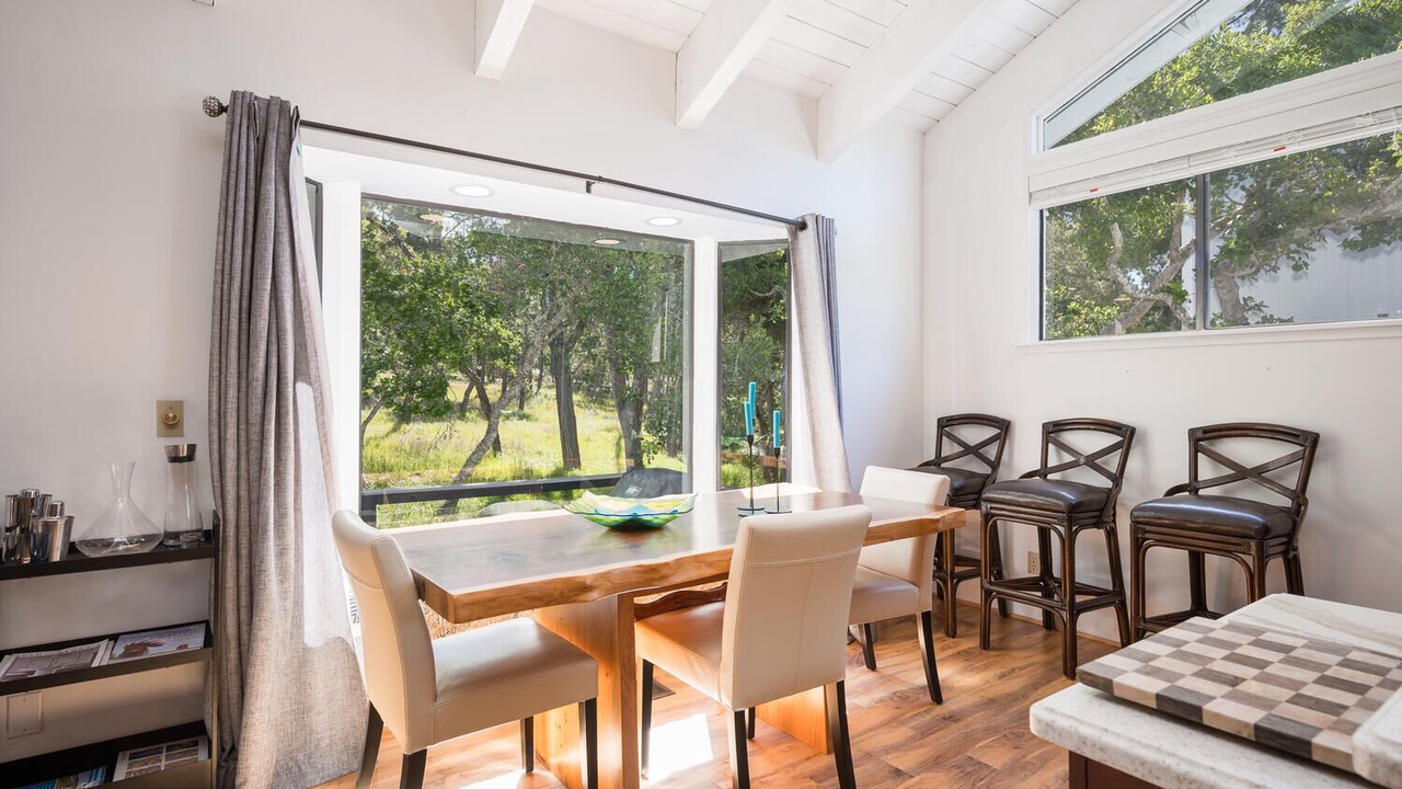 Photo of Livingroom in Happy Hill